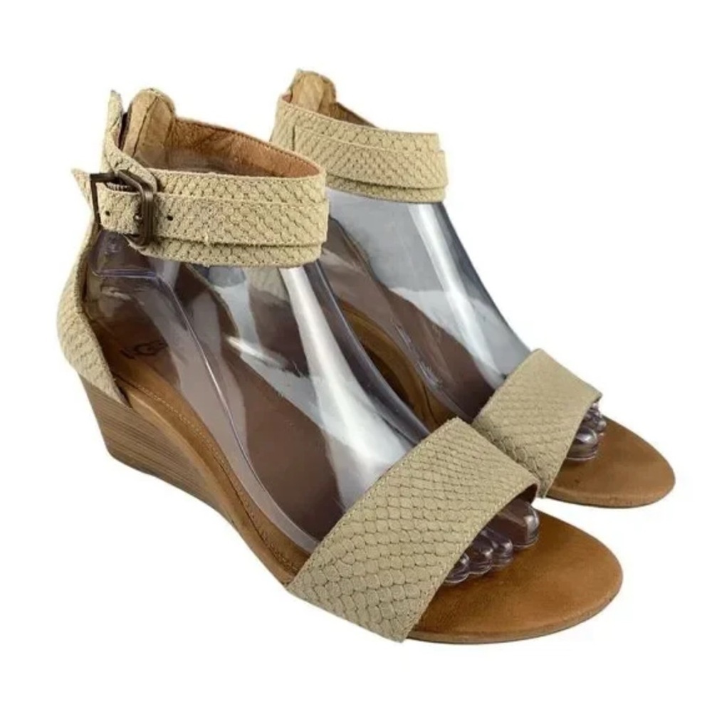 Ugg Char Mar suede faux snakeskin texture tan buckle ankle strap wedge sandals 6